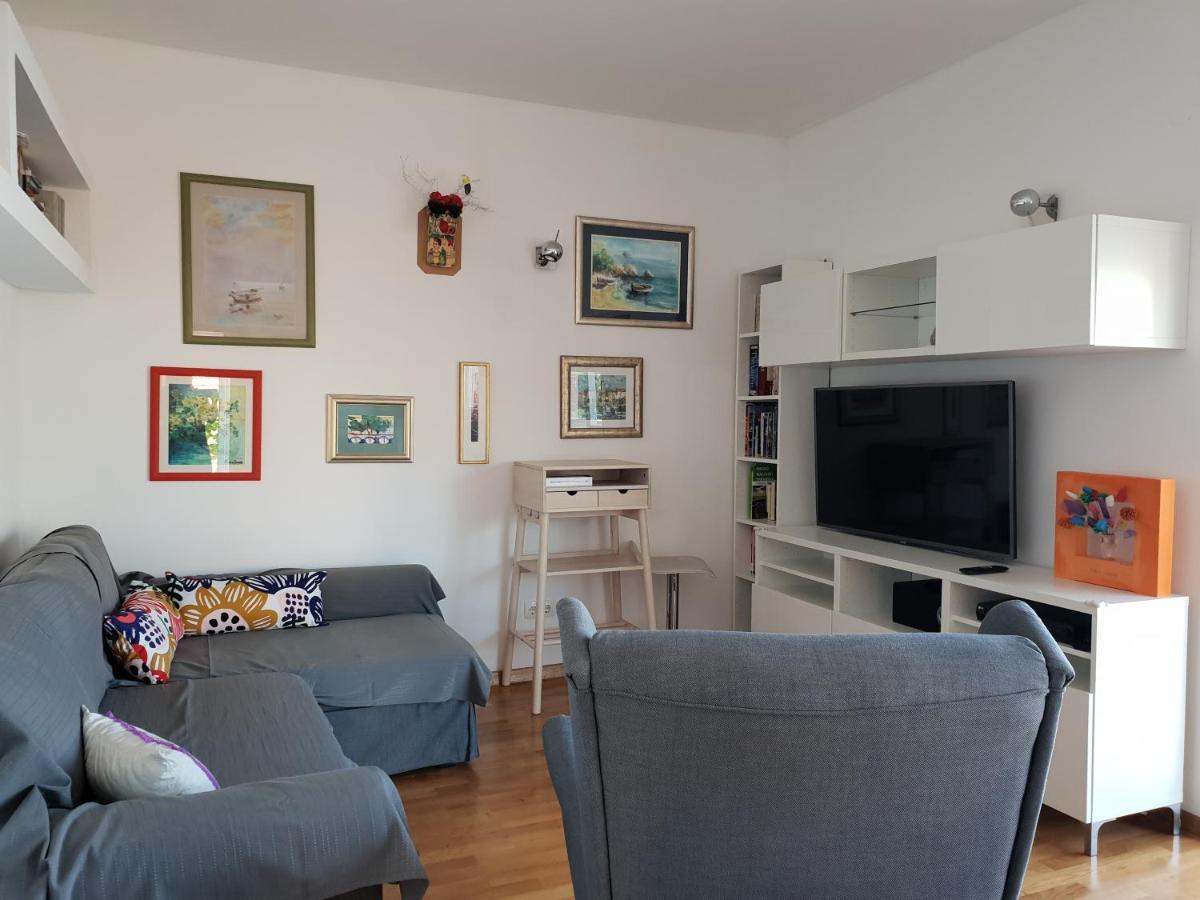 Cozy Apartments With Seafront Terraces Omis Bagian luar foto