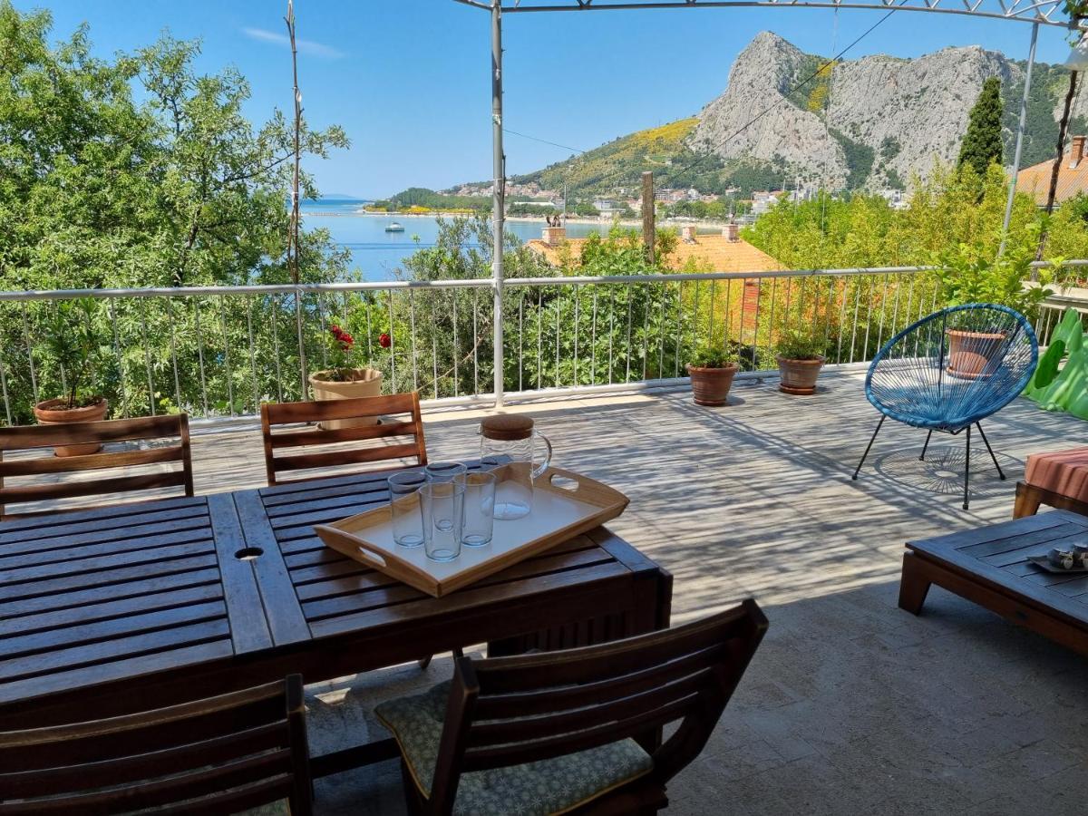 Cozy Apartments With Seafront Terraces Omis Bagian luar foto