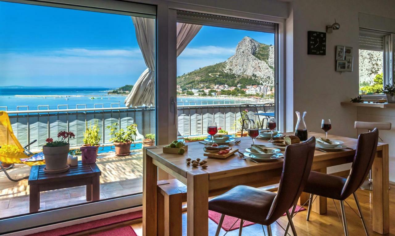 Cozy Apartments With Seafront Terraces Omis Bagian luar foto