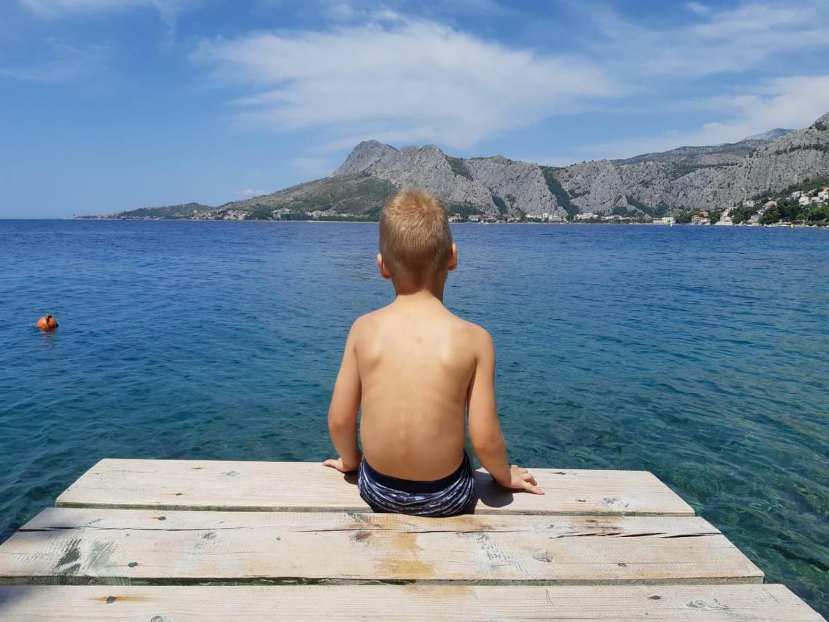 Cozy Apartments With Seafront Terraces Omis Bagian luar foto